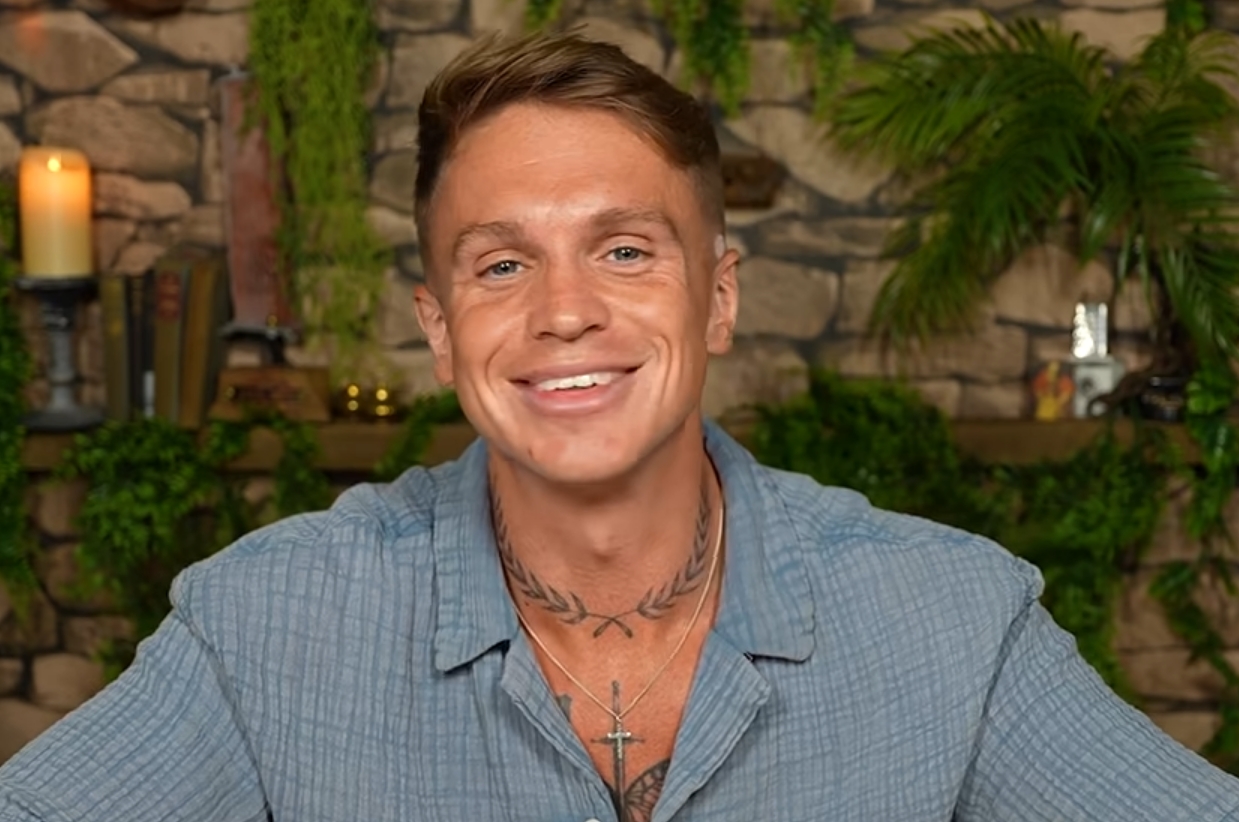 “It is no longer I who live”: British YouTuber Joe Weller gets baptized, says “He has genuinely transformed me”
